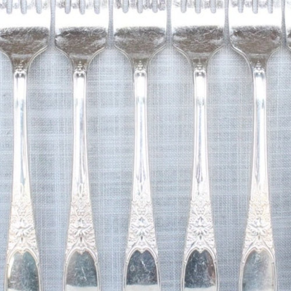 7 pc Burgundy/Champagne WM Rogers Silver Plate Dinner Forks, Set of 7 Forks